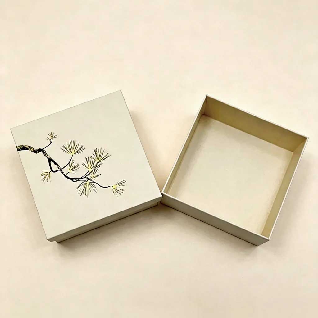 Custom lid and base boxes – rigid two-piece construction for apparel and home decor by Jinglin