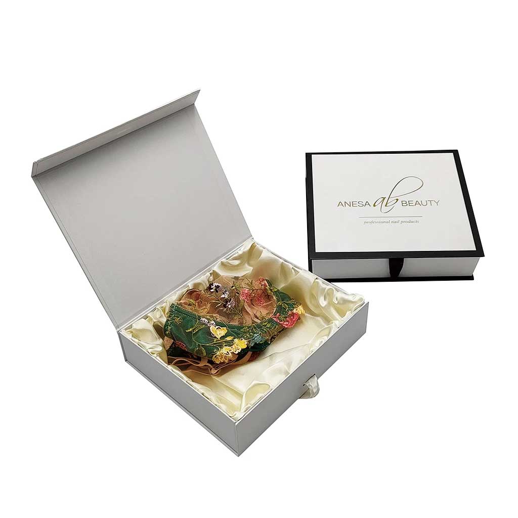 Custom magnetic boxes with silk insert – rigid construction with elegant silk lining, luxury magnetic box with silk