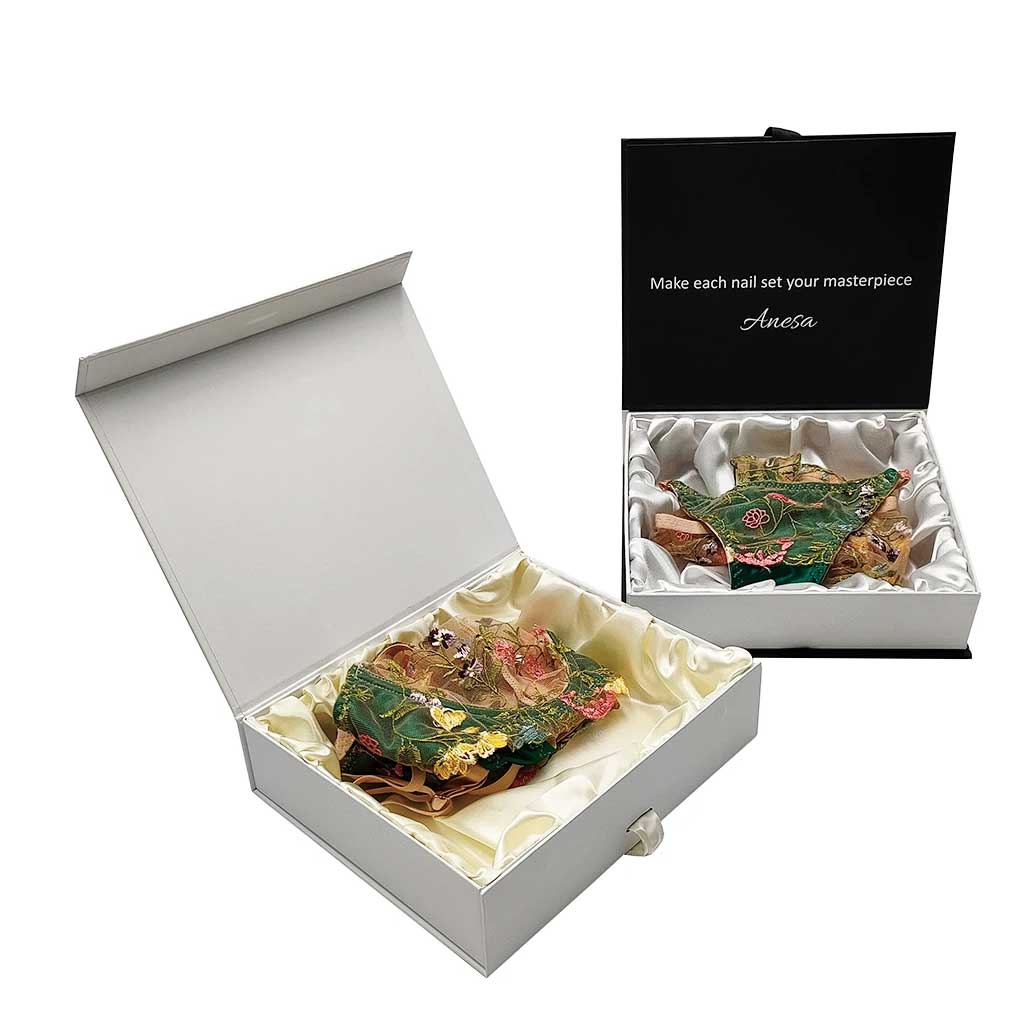Custom Magnetic Boxes with Silk Insert
