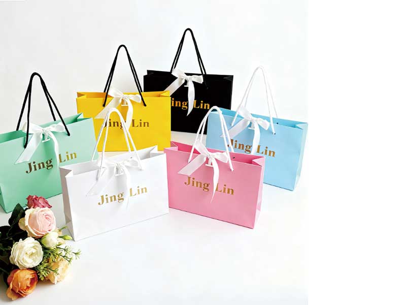 Custom paper bags for cosmetics and skincare