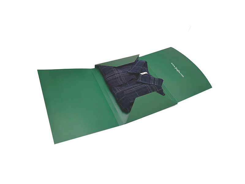 Custom color coated paper envelope with premium matte finish