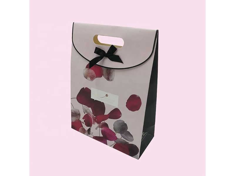 Flowers and luxury goods packaging