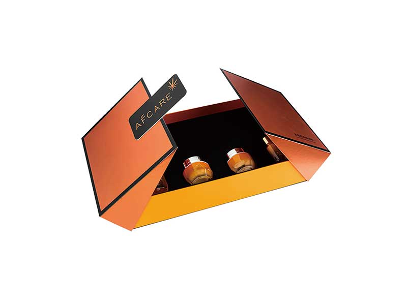 Jewelry packaging in double door magnetic box