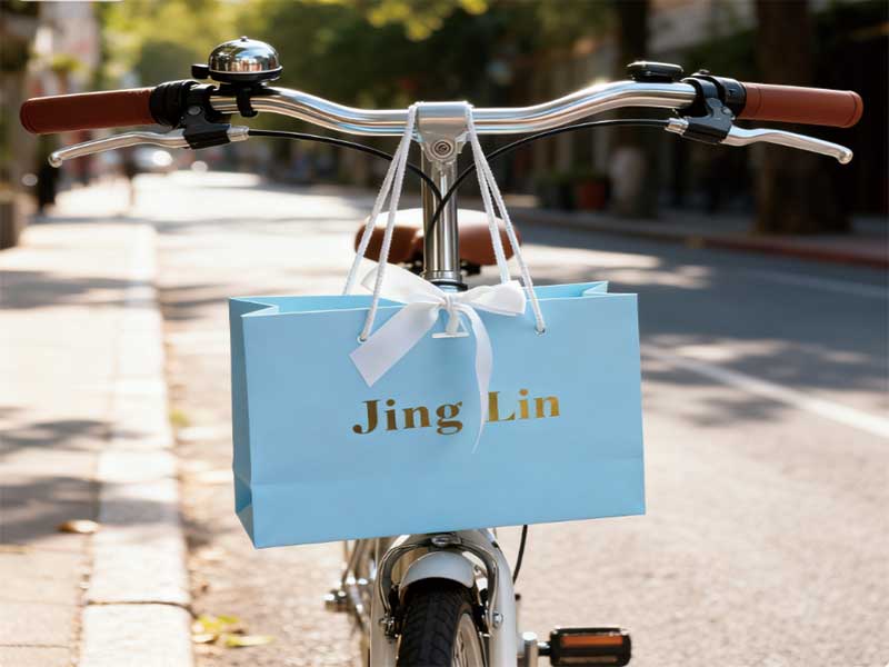 Custom paper bags for gift and premium retail