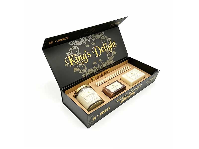 Custom magnetic candle boxes with premium finishing and paper insert for gift sets