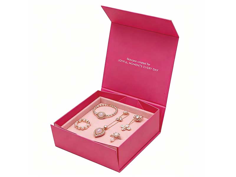 Magnetic folding boxes for jewelry packaging