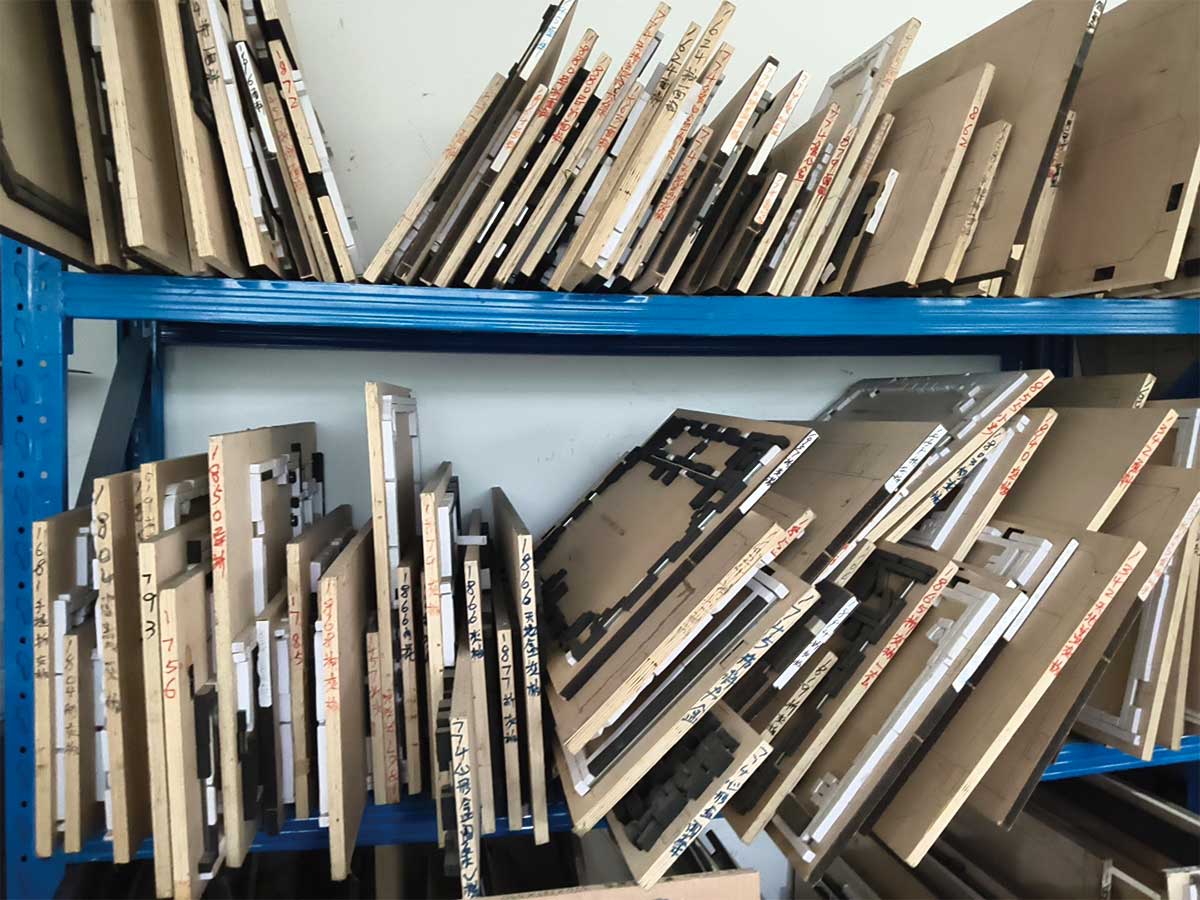 Custom die-cutting mold fabrication for precision paper boxes – Jinglin Packaging mold workshop