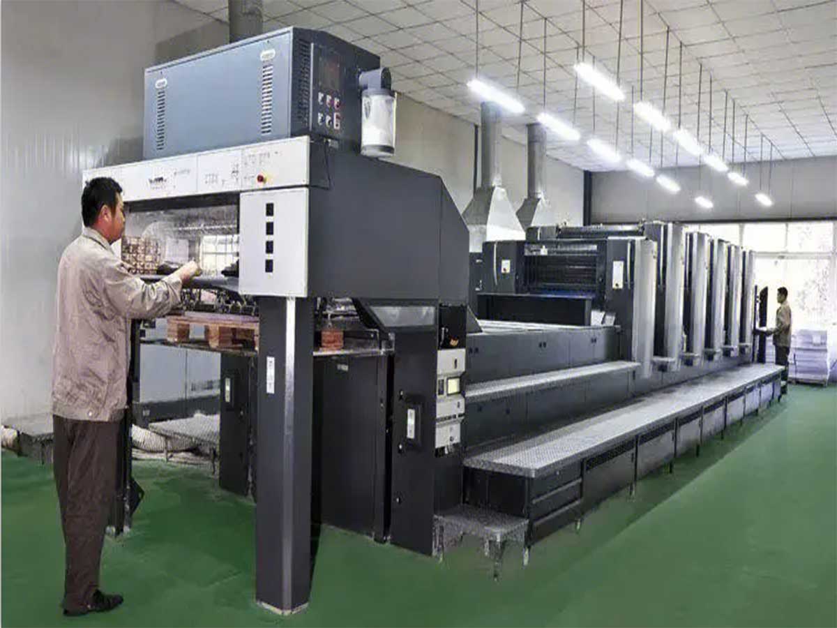 Heidelberg offset printing press producing custom corrugated boxes with high-definition graphics at Jinglin Packaging