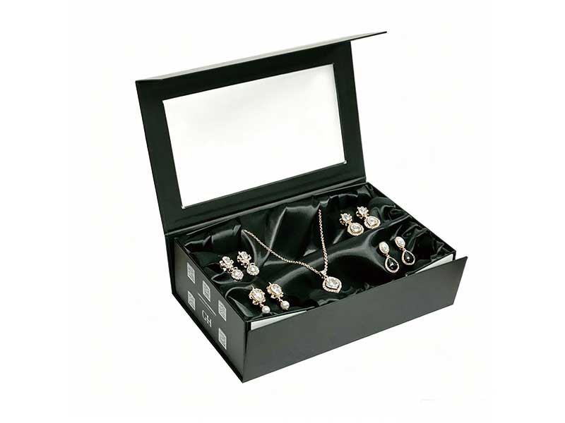 Jewelry box with silk insert – silk lined magnetic box