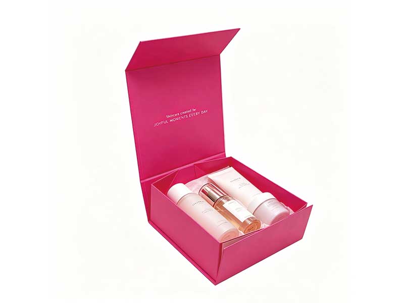 Magnetic folding boxes for cosmetics packaging