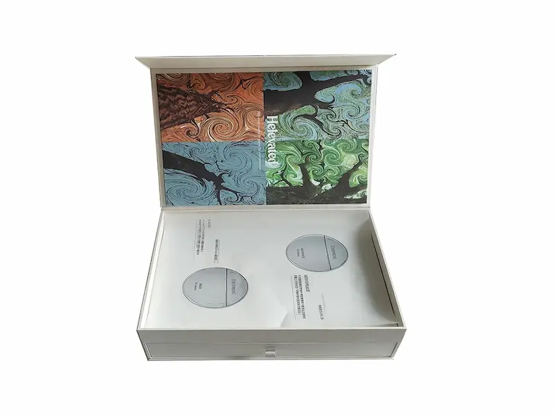 Custom printed insert for branded packaging accessories